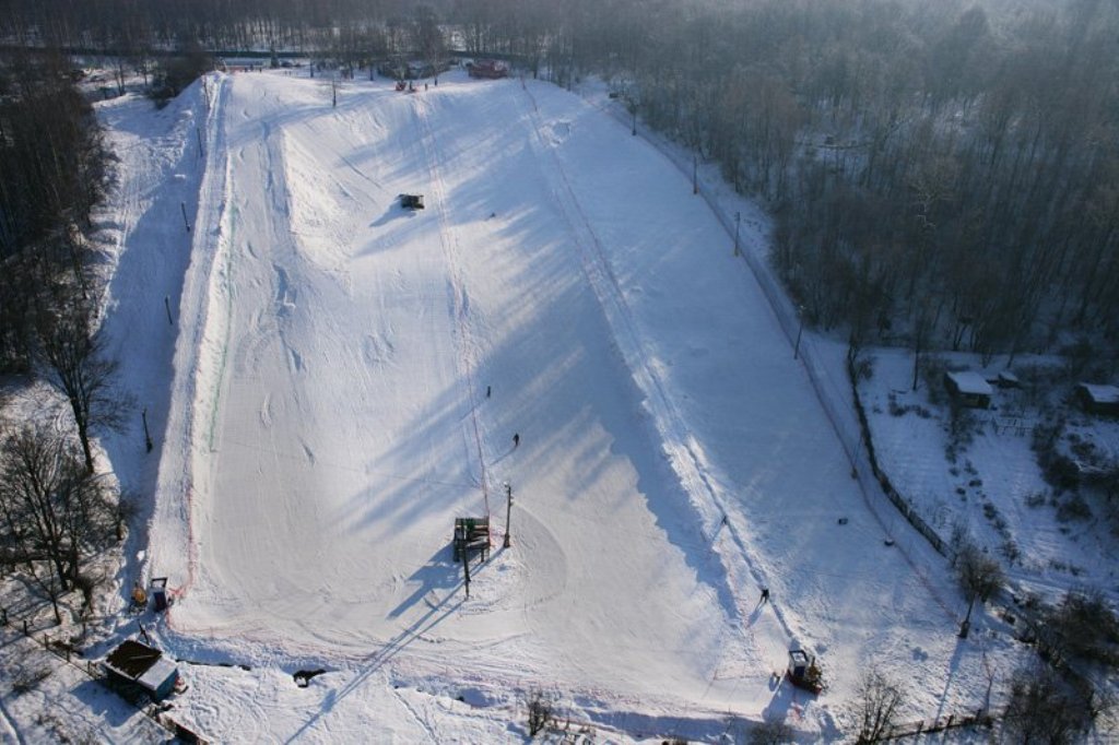 Спортивная лыжная база. Горнолыжный склон Химки Куркино. Горнолыжный склон факел в Куркино. Куркино лыжный склон. Куркино горнолыжный комплекс.